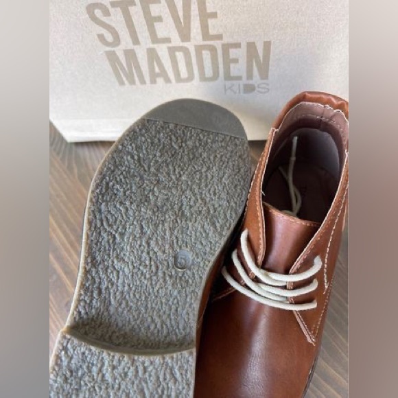 NEW IN BOX Steve Madden Brown Faux Leather youth Boots - Picture 5 of 5